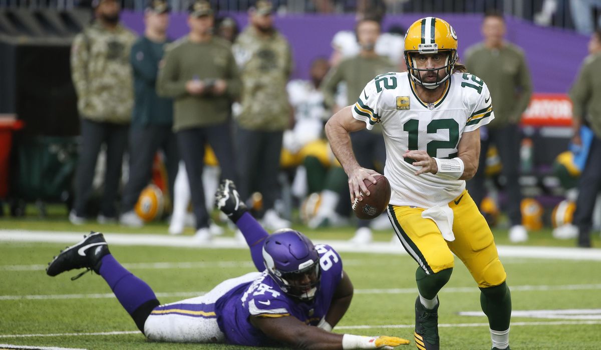 Packers’ Aaron Rodgers says he’s been playing with fractured toe