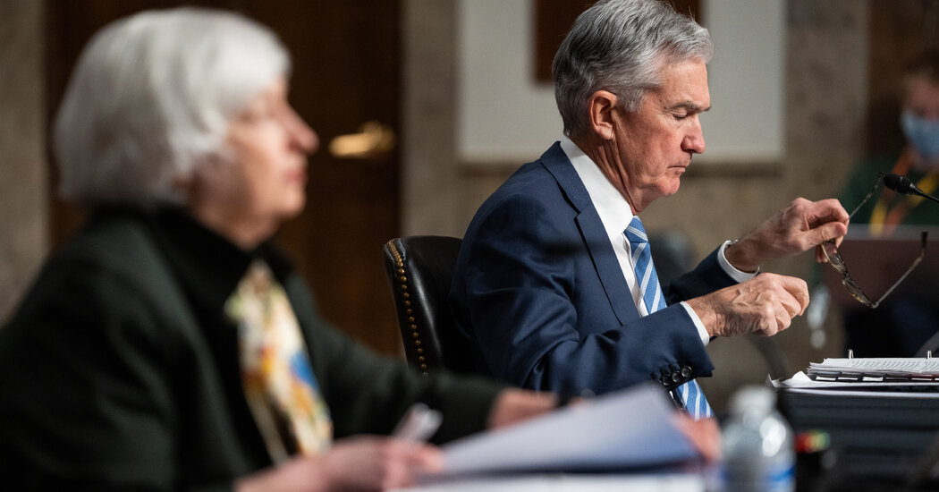 As Omicron Threat Looms, Inflation Limits Fed’s Room to Maneuver