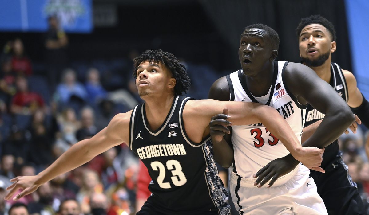 Collin Holloway scores 23 to lift Georgetown over Longwood 91-83
