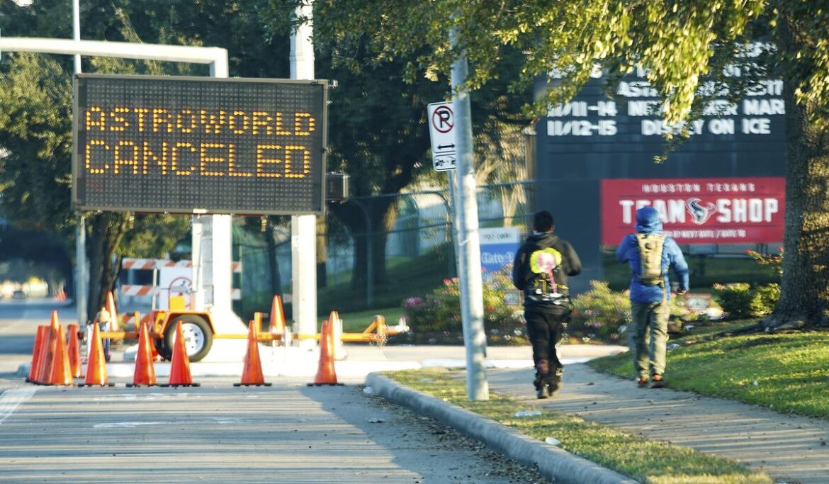 Congressional panel investigates deadly Astroworld concert