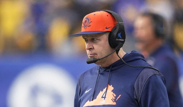 COVID-19 outbreaks at Virginia, Boston College scuttle Fenway, Military bowls