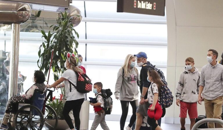 COVID-19 variant disrupts holiday travel but not shopping