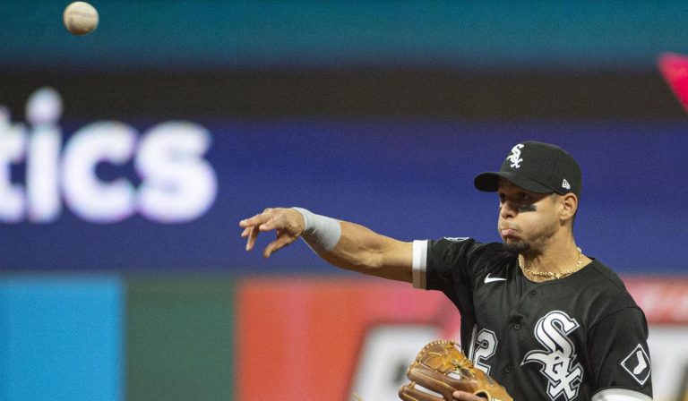 Infielder Cesar Hernandez, Nationals agree to terms on one-year deal