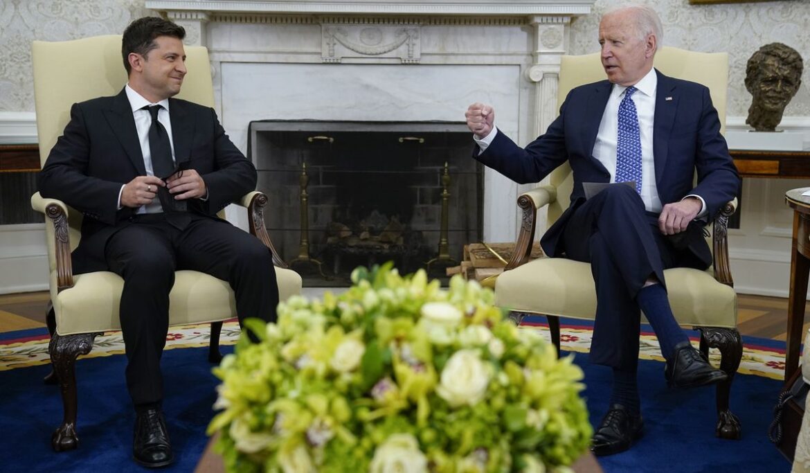 Biden to talk with Ukraine’s Zelenskyy to counter Russian intimidation