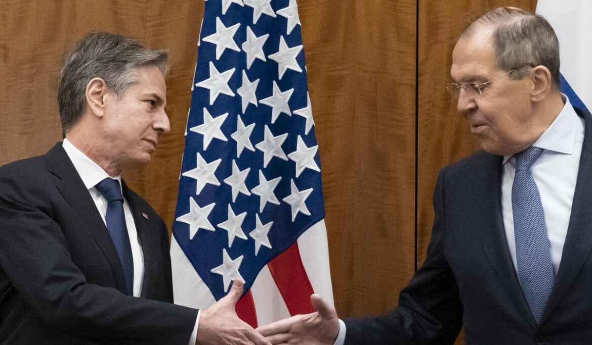U.S., Russia far apart on Ukraine crisis as top diplomats meet