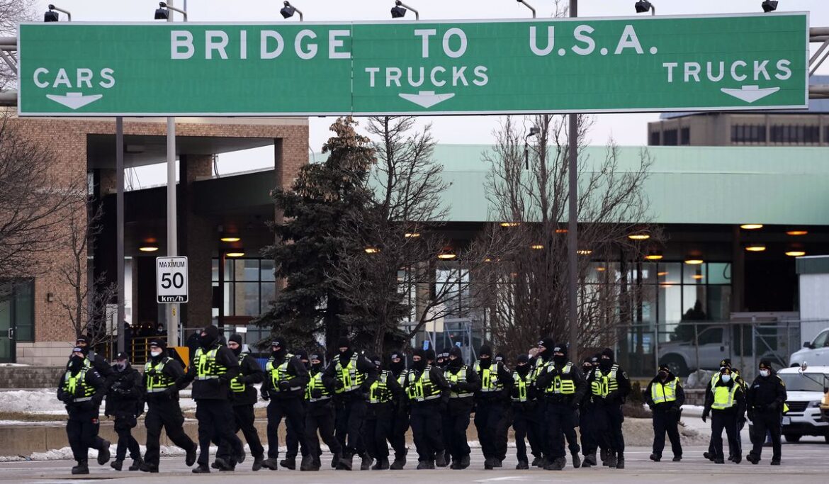 Canadian police move in to clear Ambassador Bridge