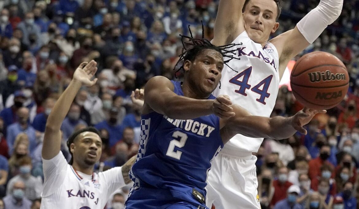 Kentucky jumps to No. 5 in Top 25 while Auburn, Gonzaga remain 1-2