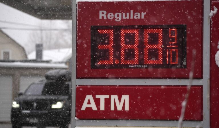 Saudi Arabia keeps lid on oil output as U.S. gas prices rise