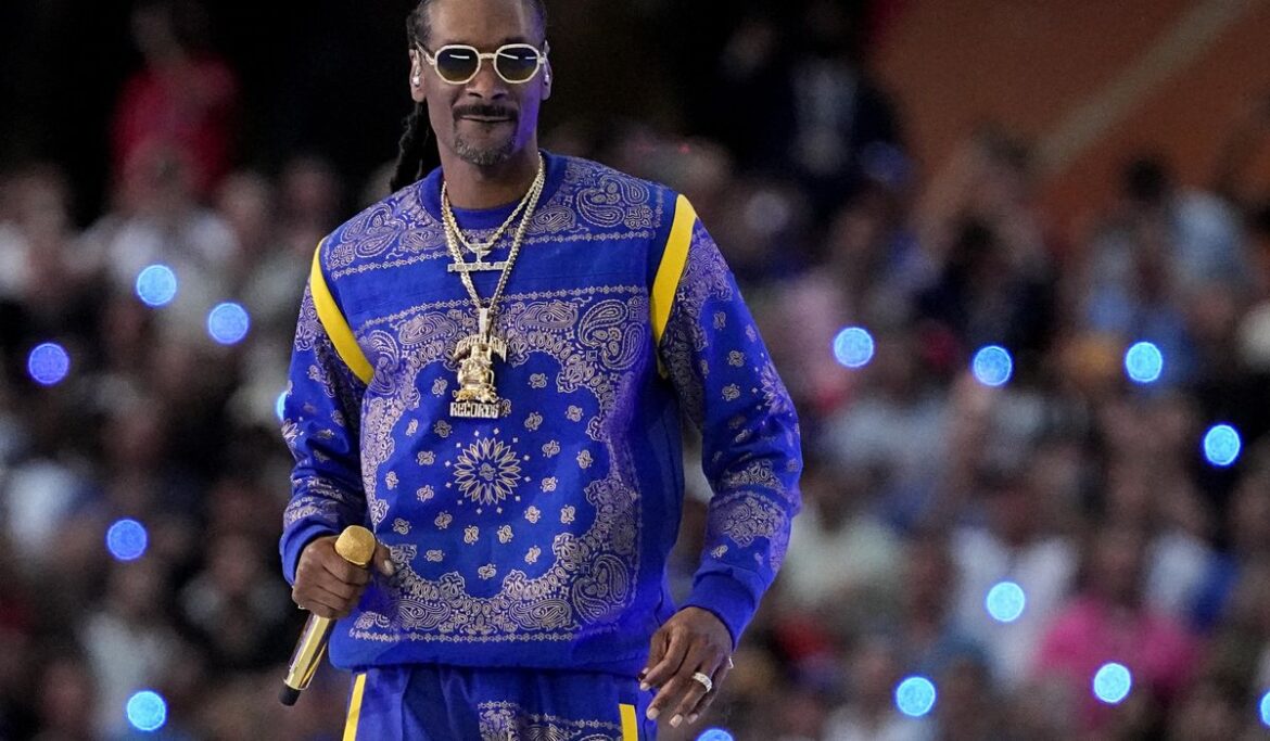 Snoop Dogg appears to smoke weed before going on stage for Super Bowl halftime show