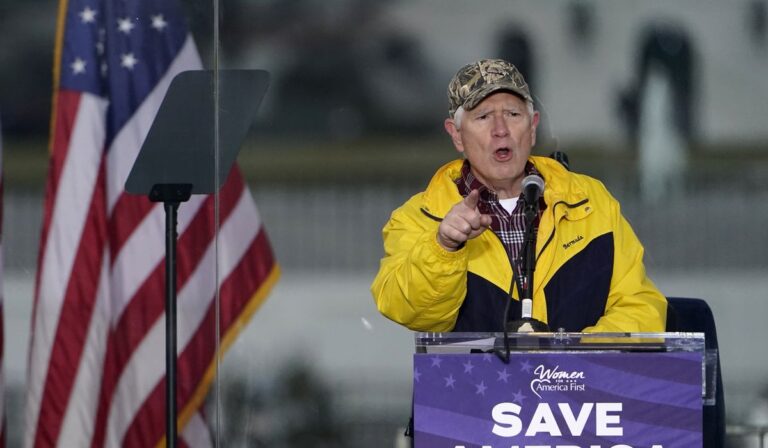 Trump rips Mo Brooks as ‘disappointing,’ eyes backing a different senate candidate