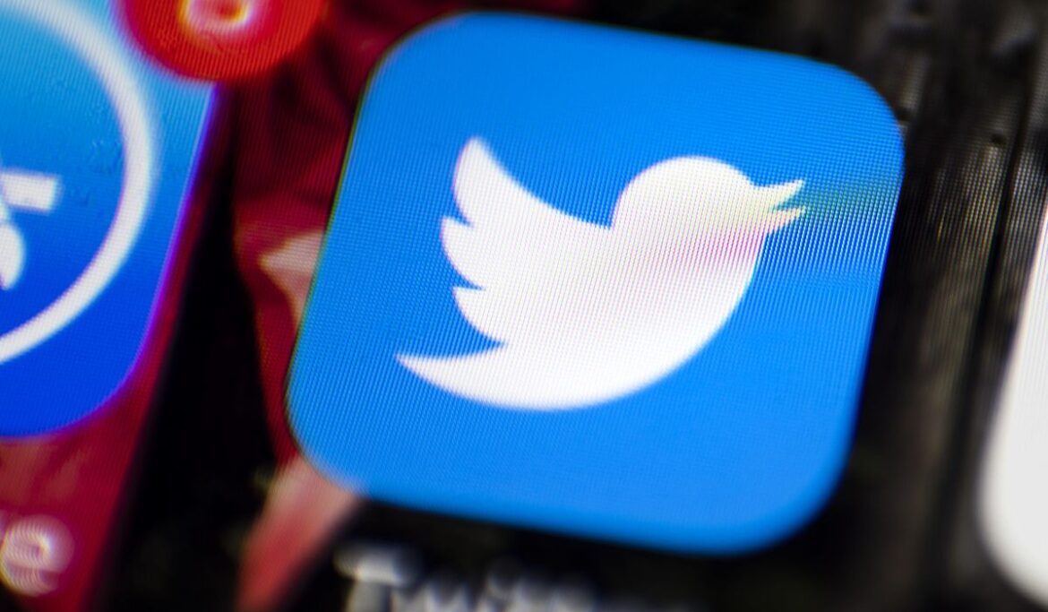 Media Matters urges Apple, Google to boot Twitter if it becomes site for ‘hate and lies’