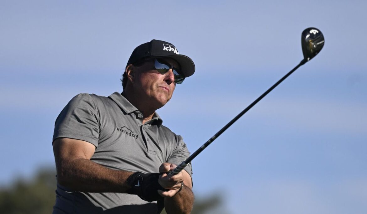 Phil Mickelson signs up for PGA majors without saying he’ll play