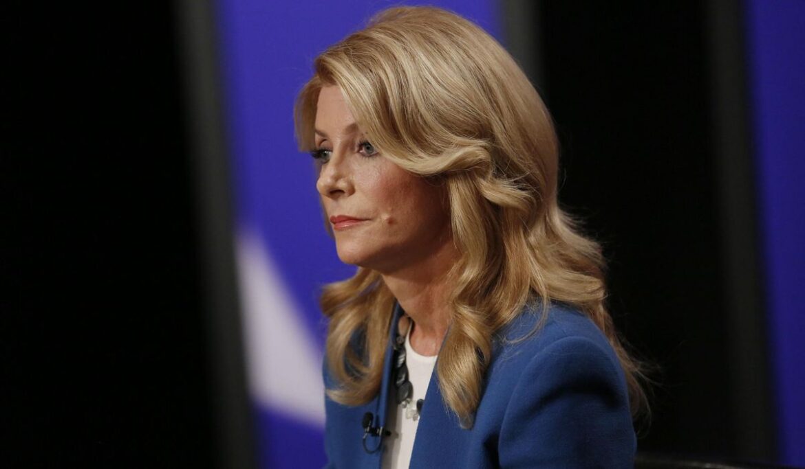 Wendy Davis sues over Texas abortion law