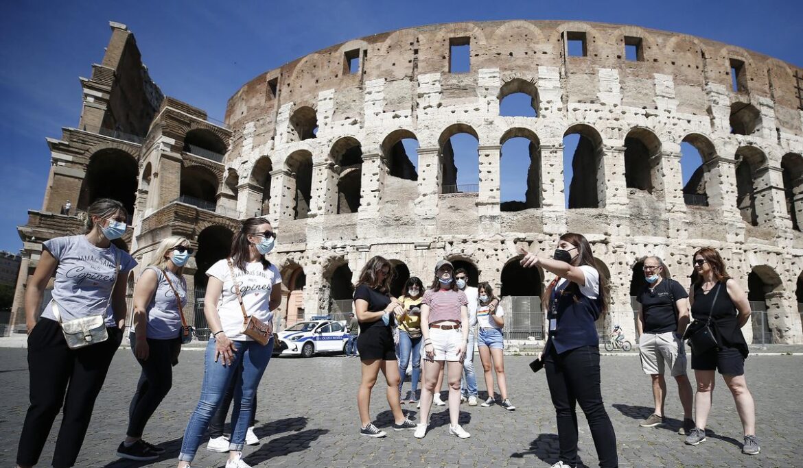 Italy lifts COVID restrictions for visitors ahead of busy summer