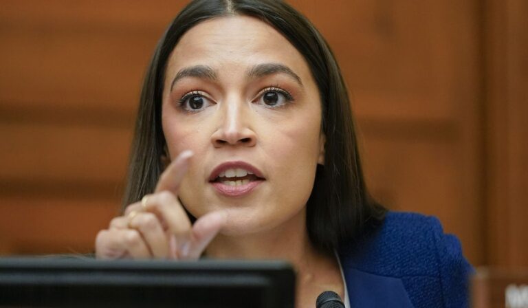 AOC mocks Kavanaugh restaurant ousting by pro-choice protesters