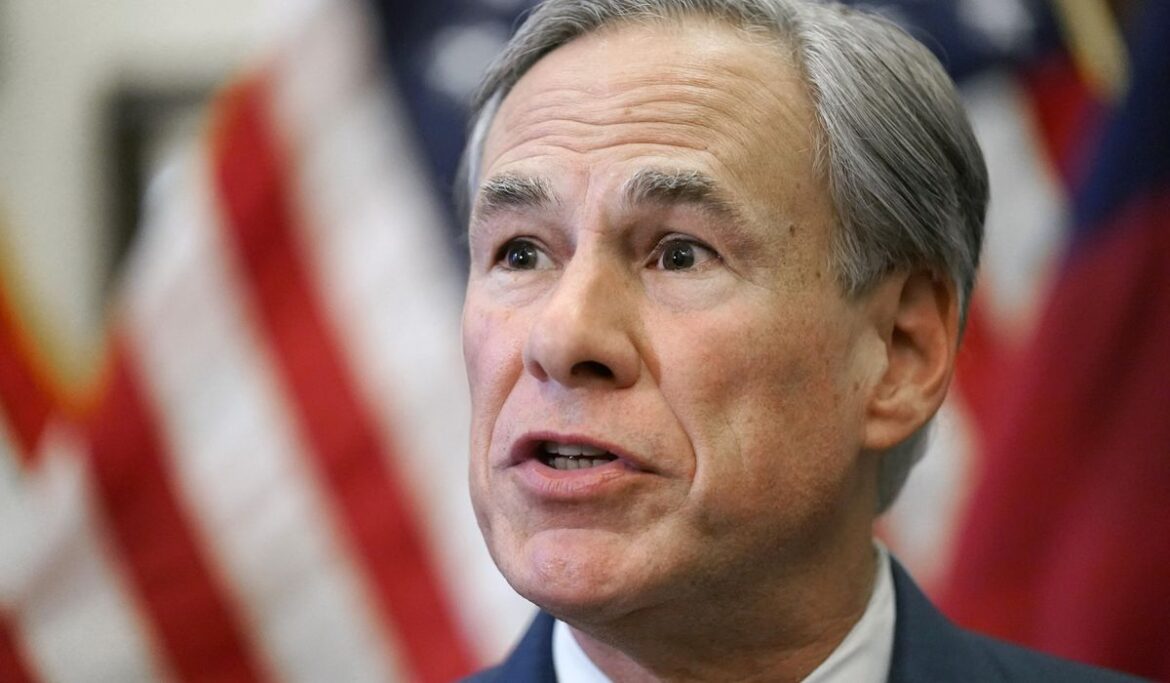 Texas ships first batch of illegal immigrants to Chicago