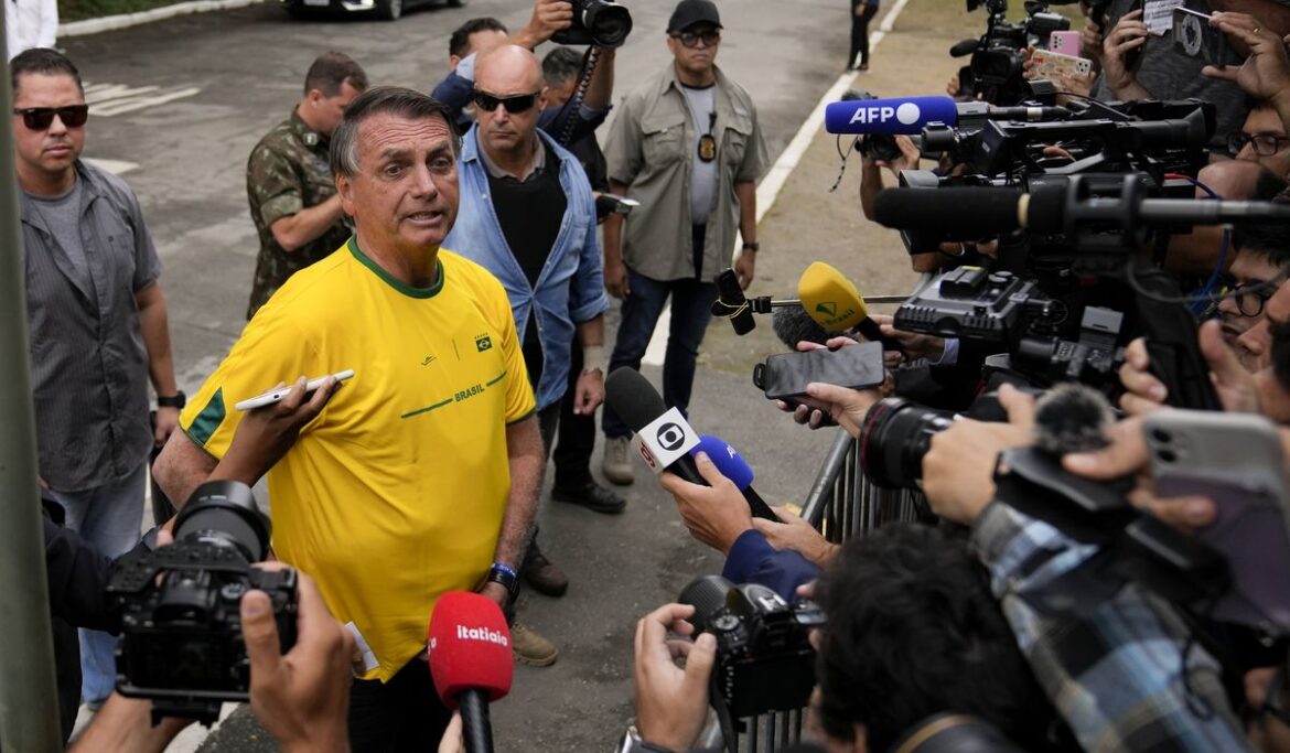 Da Silva, Bolsonaro head to runoff in Brazil’s presidential race