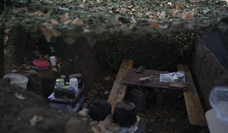 Russians digging in following earlier retreat, says British intelligence