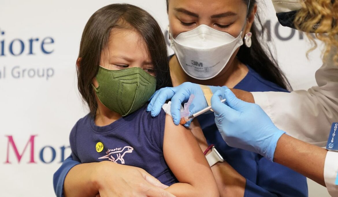 Lawmakers want to bar CDC from recommending COVID vaccines to minors without proof of efficacy